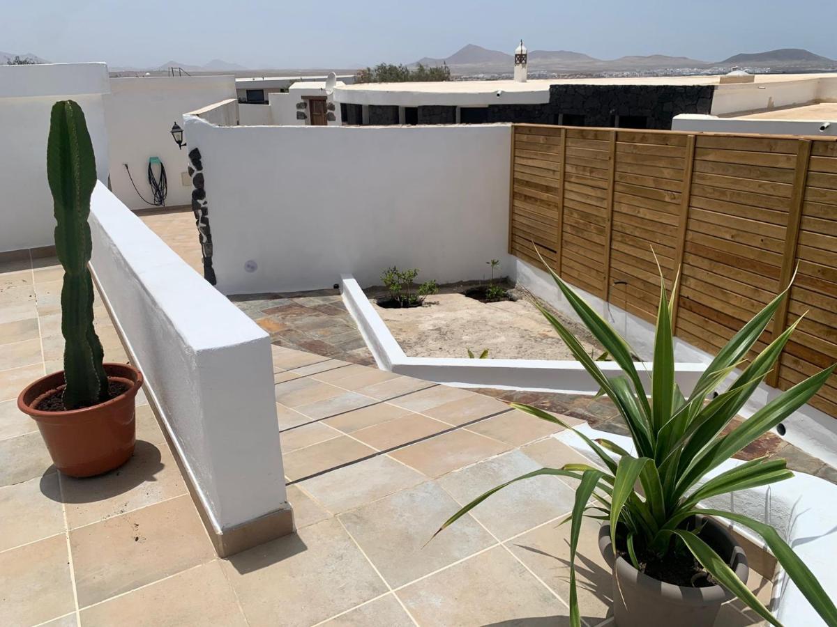 Apartment In Famara Beach Teguise (Lanzarote) Exterior foto